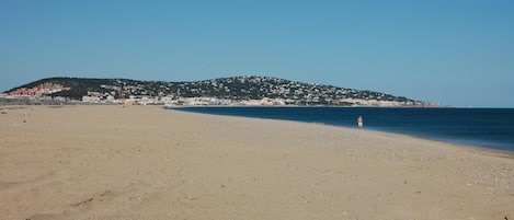 La plage de Sète et le Mont Saint Clair / Sete Beach and Mont Saint Clair