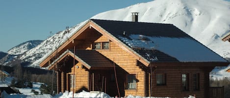 Entrée du chalet du coté du lotissement