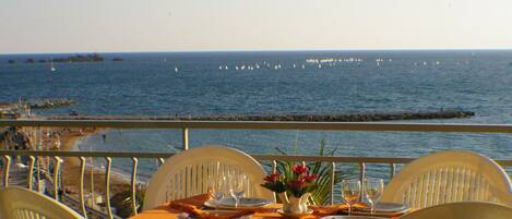Vue panoramique sur plage ,mer ainsi que sur Golfe de Sant-Tropez