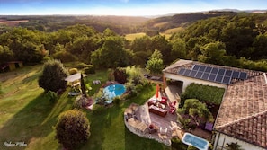 Villa Magarre - Aerial view of swimming pool / spa / terrace / garden