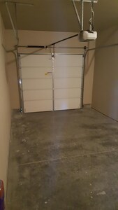 3 BEDROOM, 2.5  BATH, GARAGE,  AC, W/D, WiFi 