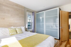 Wake up to sunshine in this bright, modern bedroom 