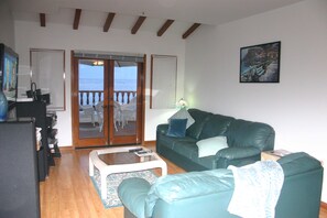 Large living room over Ocean. Queen Sofa sleeper for 2.