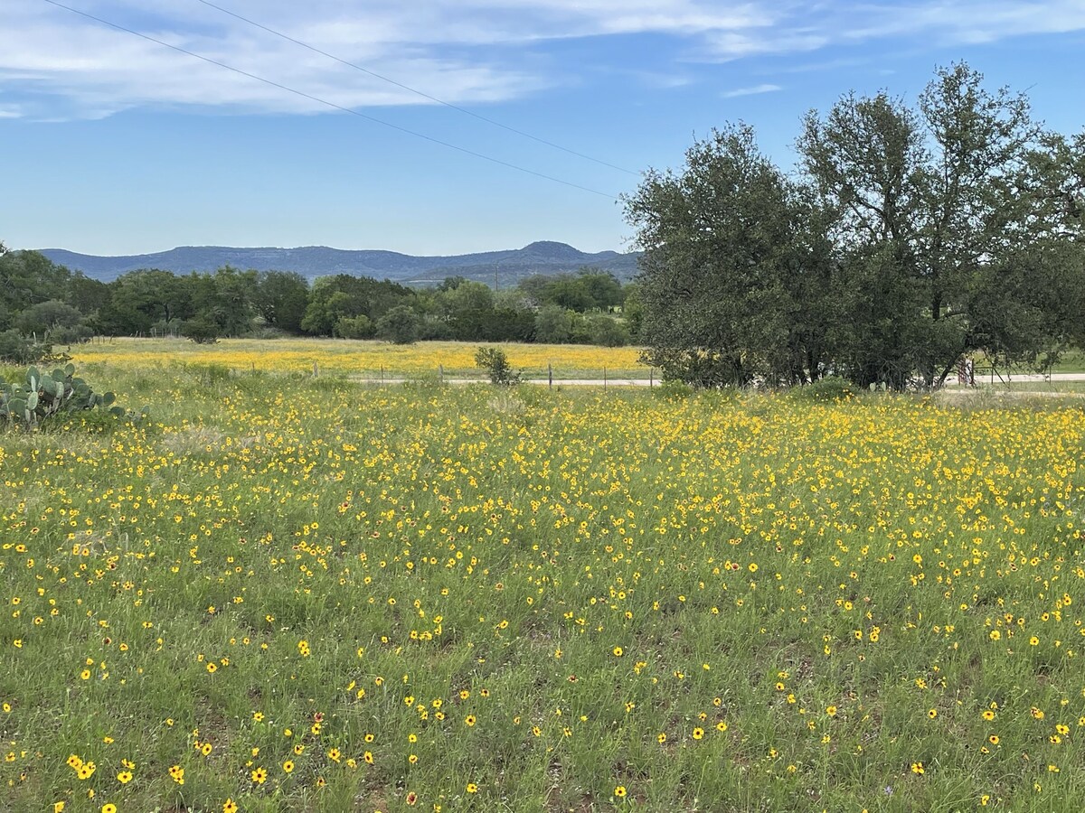 Secluded Cabin on 1000 Acre Ranch Between Lost Maples & Garner