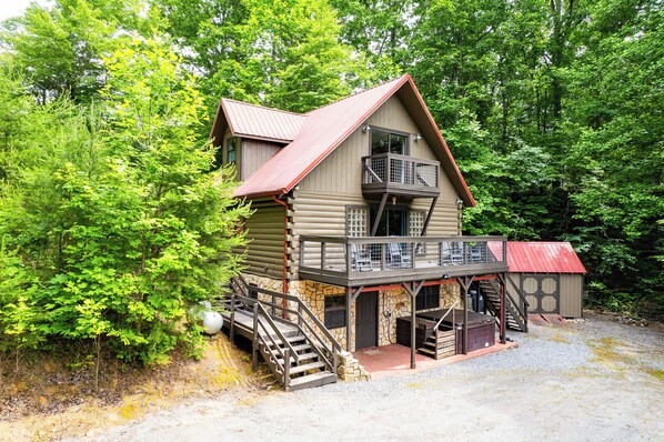 Exterior view of our cabin. Private mountain setting extremely close to Bryson City and Cherokee both!