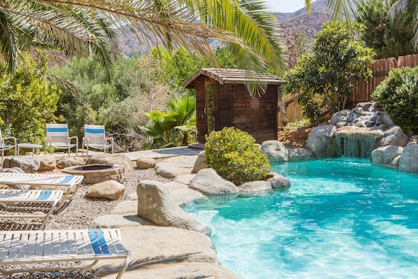 Enjoy your Very Private Natural Rock Pool w/Waterfall, Hot Sauna and Fire Pit!