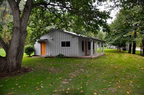 Thirsty Bear Cottage in Summer 