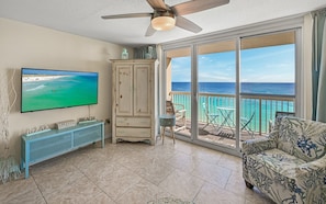 The sound of the waves in the living room gives you nothing but relaxation...
