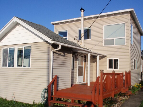 Sunny Deck also 