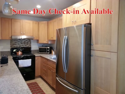 Relax 3 blocks from the beach! Same day check in avail!