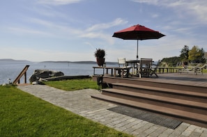 Easy access and stairs down to the beach