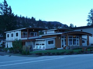 4294 Beach Ave, Peachland