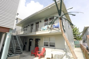 3 Unit apartment bldg - 2nd floor is all on converted to one unit