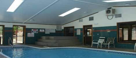 Foothills Clubhouse has an Indoor and Outdoor Pool, Hot Tub, Dry Sauna, Fitness