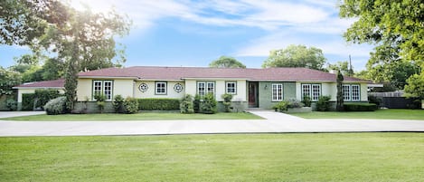 SH is a 3000 sq ft premier home sitting on over 2.5 acres in the heart of Fbg.  