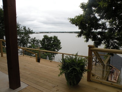 Private, Lake-Front, Guest Suite on Lake Granbury, near downtown!