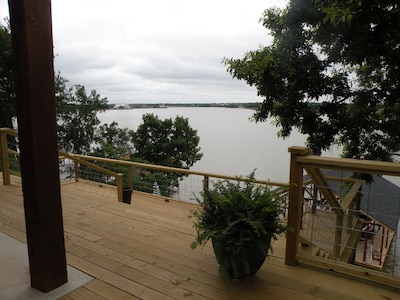 Private, Lake-Front, Guest Suite on Lake Granbury, near downtown!