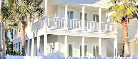 Seahorse Landing Seagrove has it all! Private beach. Private pool. Gulf views.