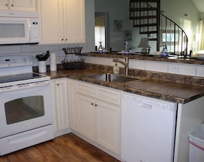 Many kitchen amenities: dishwasher, blender, crock pot & electric griddle.