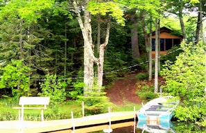 Beautiful Lake view of Cabin, with your Private Dock, Rowboat and Kayak!