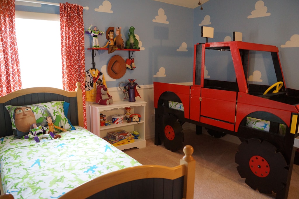 Toy Story, sleeps 3, truck bed doors open and close, dress ups in closet