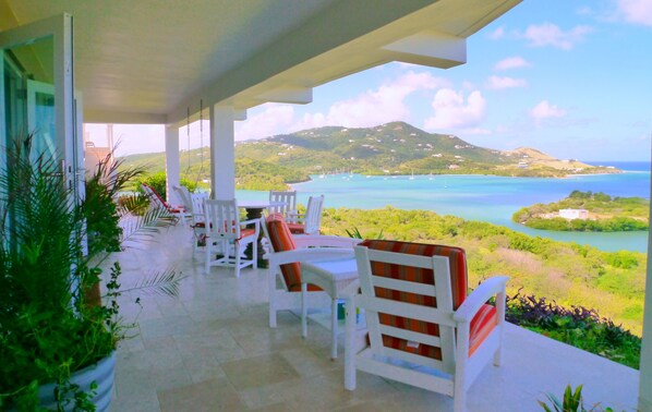 So many options for relaxing in the Caribbean breeze and taking in the view!