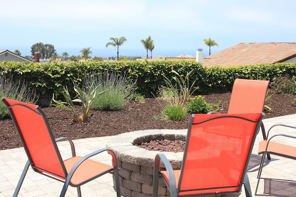 Enjoy Panoramic Ocean View in Backyard Gas Fire pit.