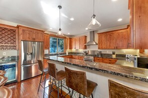 Chef's Kitchen with breakfast bar