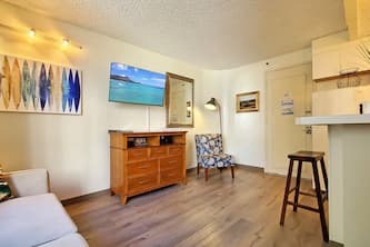 Comfortable Corner Suite opposite Beach & Park