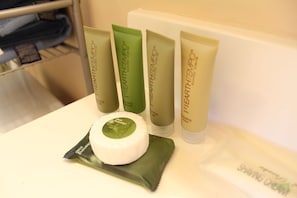 Bathroom amenities