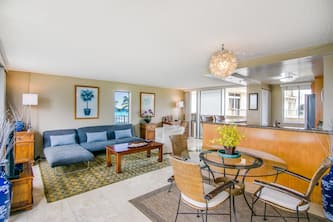 Ocean Front Balcony, 2 Bedrooms, Full Kitchen