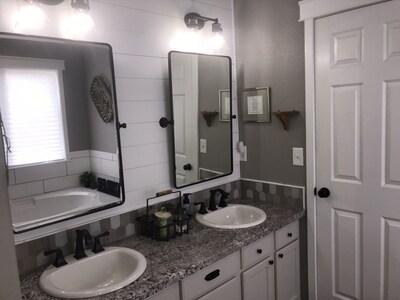 Welcoming Home Just 5 Min From The Afa El Paso County - What Is A 5 Piece Master Bathroom Welcoming Home Just 5 Min From The Afa El Paso County - What Is A 5 Piece Master Bathroom