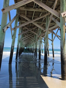 Romantic  Condo,  Gated Pawley’s Plantation.  Professionally cleaned every time!