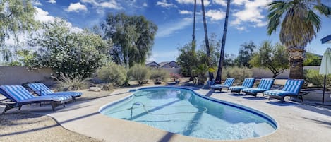 Great Pool and Private Resort like Yard