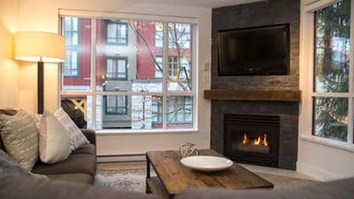  SPECTACULAR WHISTLER VILLAGE STROLL LOCATION - FLEXIBLE CANCELLATION POLICY