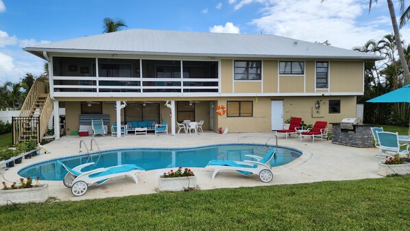 SANIBEL SUN CASTLE:
LUXURY HOME, GREAT  LOCATION, PRIVATE HEATED POOL & SUN DECK