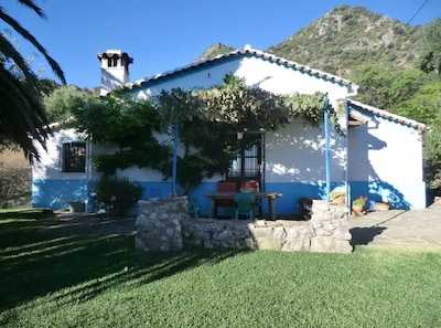 Haus Berg, Sierra de Grazalema. Atemberaubende Aussicht, schöner Garten  