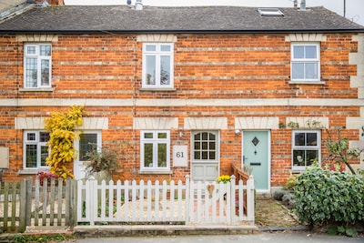 No61- Cosy Cotswold Cottage in Beautiful Winchcombe