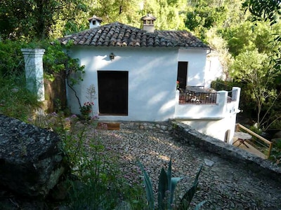 El Pastor, Molino de agua en el impresionante valle de montaña de Grazalema 