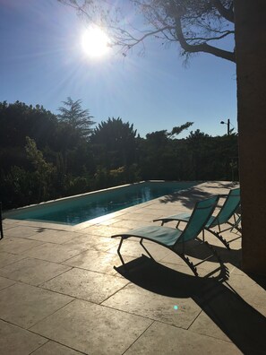 120m2 de terrasse Sud plein Soleil sans vis à vis jusqu'au coucher  du Soleil 