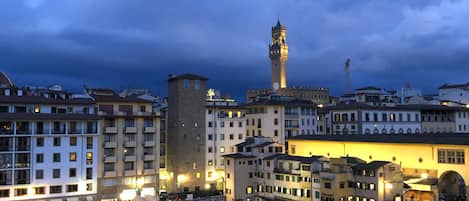 The best view only from PONTE VECCHIO VIEW LUXURY APARTMENT