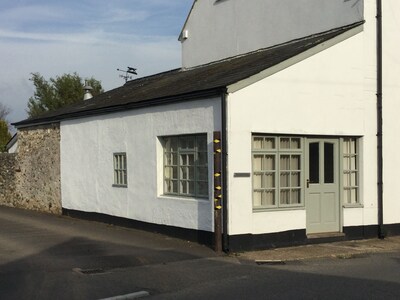 Quiet comfortable cottage, near the river estuary and with two local village pub