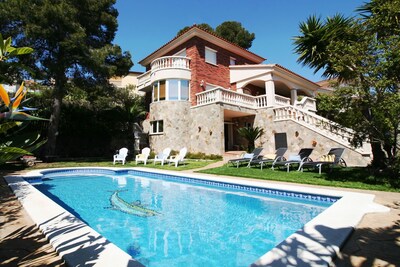 Tu casa de vacaciones con piscina privada en Calafell, Costa Dorada