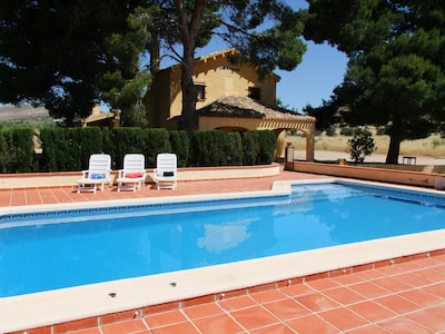 SPANISH VILLA WITH PRIVATE  POOL, WIFI,  50 MINUTES FROM THE BEACH