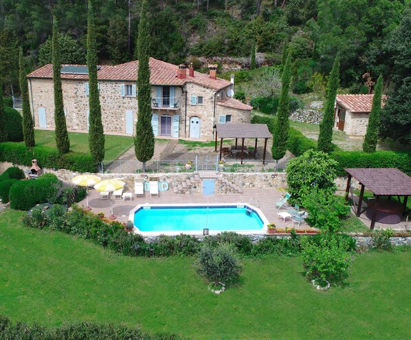 External view of Tuscany Villa with pool and jacuzzi