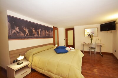 Italia Apartment - Comfortable holiday in the historic center of Naples