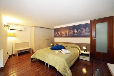 Italia Apartment - Comfortable holiday in the historic center of Naples