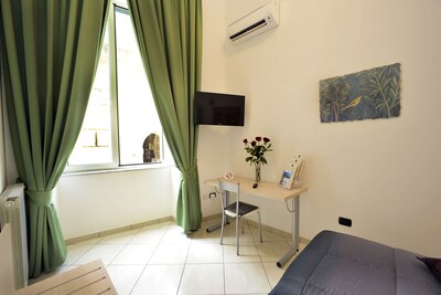 Italia Apartment - Comfortable holiday in the historic center of Naples