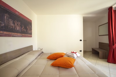 Italia Apartment - Comfortable holiday in the historic center of Naples