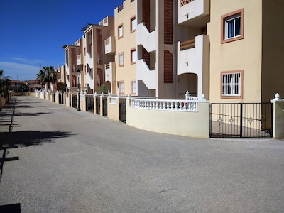 Wonderful 2 Bedroom Apartment in La Zenia, walking distance to amenities & beach